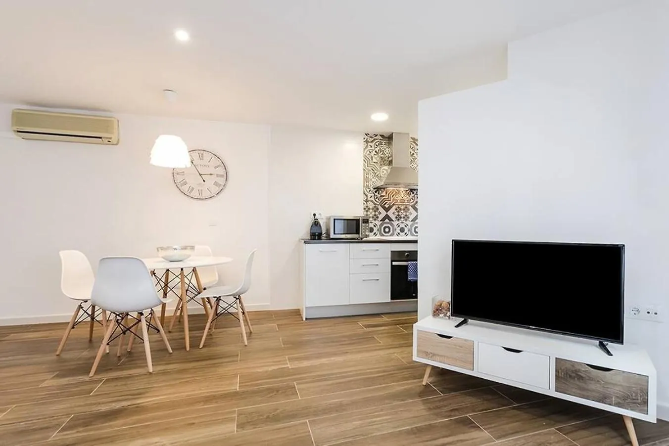 Stylish&Bright Close To Subway Esplugues de Llobregat 0*,  Spain