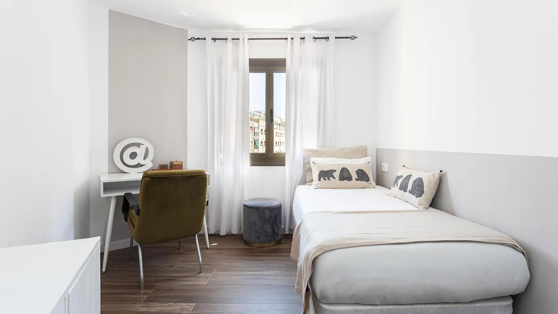 Stylish&Bright Close To Subway Esplugues de Llobregat 0*,  Spain